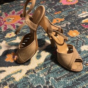 Elegant Tan Women's Heels
